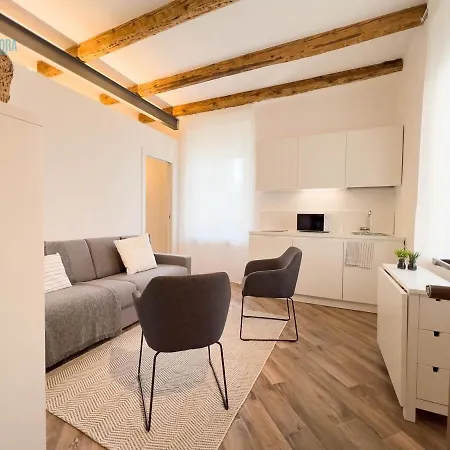Basovizza 3 Alessandro Tirabora Short Rent *