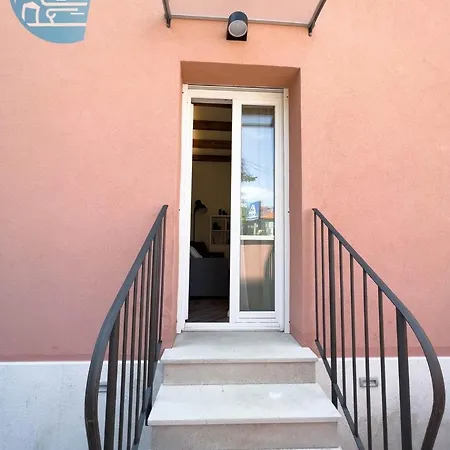 Basovizza 3 Alessandro Tirabora Short Rent